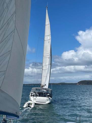 Belissima sailing to Browns Point Bay